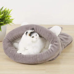 Cama de Inverno para Gatos em forma de Toca Tubarão