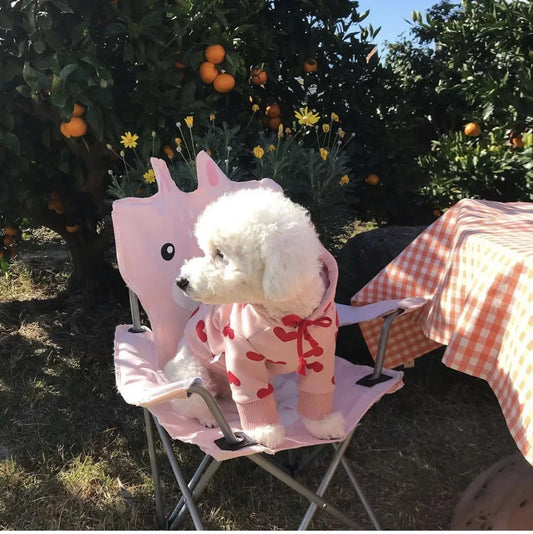 Moletom para cachorro com capuz e corações vermelhos