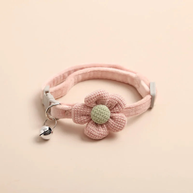 Coleira com Flor de Crochê e Sino para Gatos