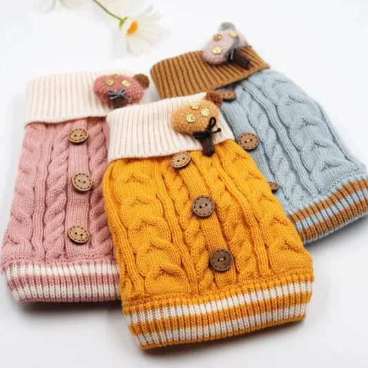 Roupa Pet Premium em Malha Trançada com Botões Decorativos